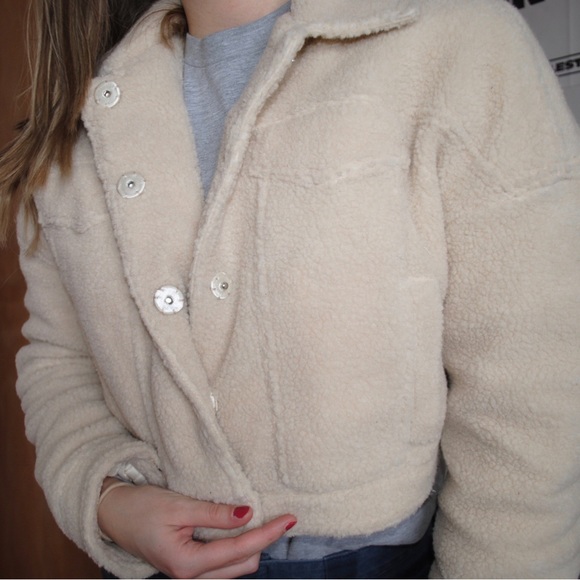 Cropped, boxy Sherpa jacket - Picture 2 of 3